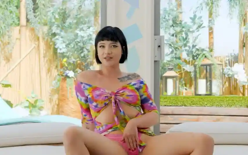 NetVideoGirls – Accountant During The Day On NVG – Lucy