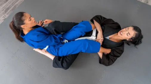 Reality Kings – Self-Defense – Savannah Sixx, Scarlit Scandal – Look At Her Now