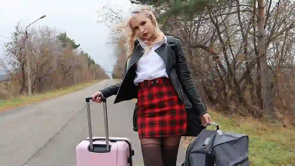 Mofos – Ditched Then Dicked – Stacy Starando – Stranded Teens