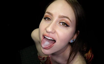 GloryHole Secrets – Lizzie Love’s First Gloryhole Video