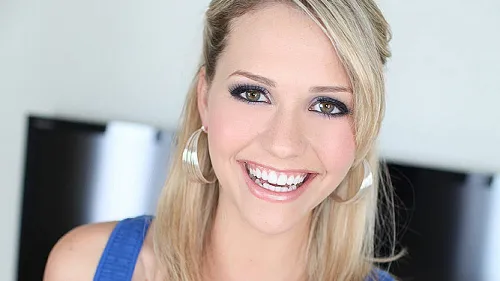 Amateur Allure – Mia Malkova (Aka Madison Swan) Sexy Blonde Sucks Fucks And Swallows